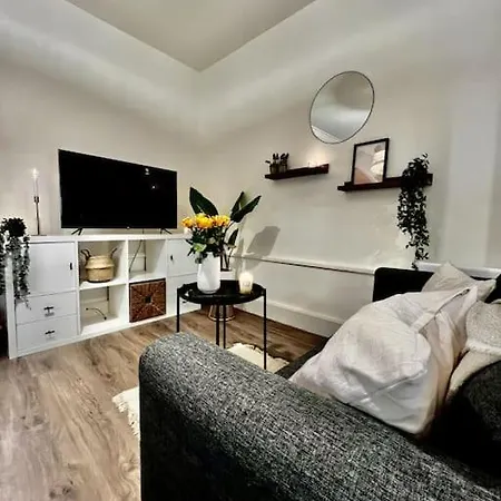 *jaures* Hyper Centre / Terrasse טרואה